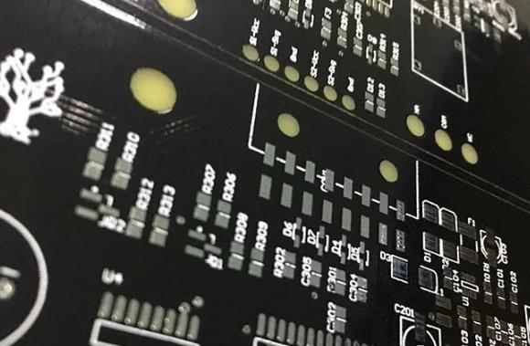 如何確定PCB的基板材料？